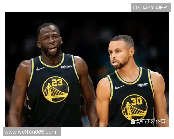 勇士在关键时刻逆转雷霆以121-118取得胜利展现强大韧性与团队合作精神